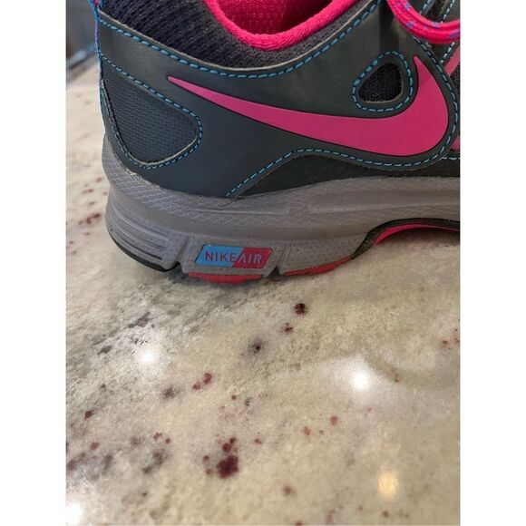 Nike Womens Alvord 10 Gray & Pink Running Shoe Sneaker sz 8.5 EUC - Picture 2 of 8